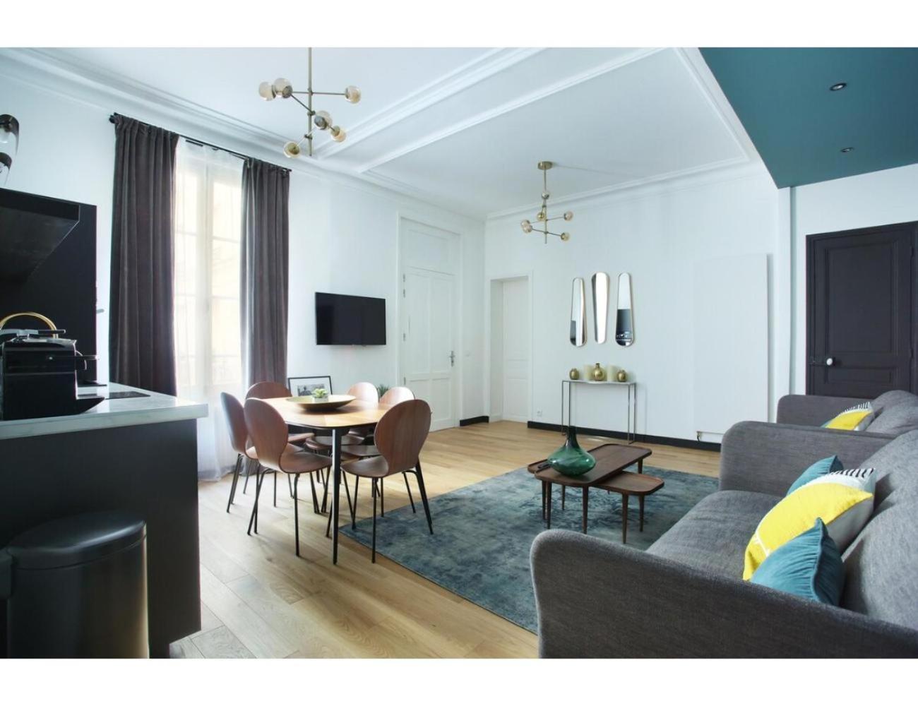 Apartment Champ De Mars - Tour Eiffel By Studio Prestige Paris Exteriör bild