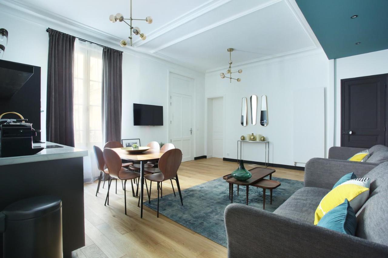 Apartment Champ De Mars - Tour Eiffel By Studio Prestige Paris Exteriör bild