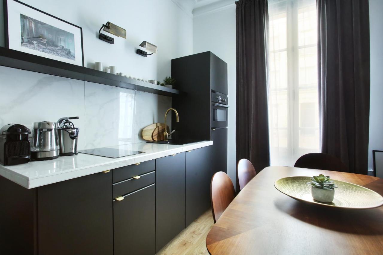 Apartment Champ De Mars - Tour Eiffel By Studio Prestige Paris Exteriör bild