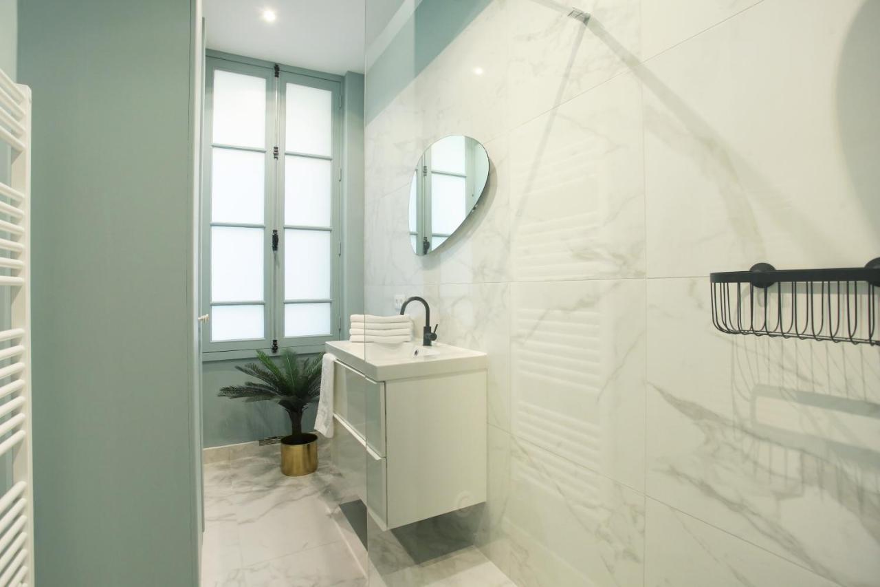 Apartment Champ De Mars - Tour Eiffel By Studio Prestige Paris Exteriör bild